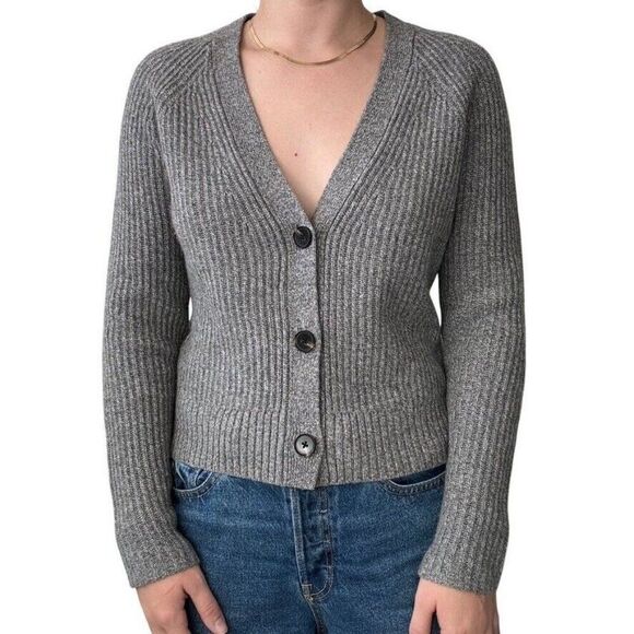 Ann Taylor NWOT Gray Ribbed 100% Cashmere Thick V Neck Cropped Cardigan Sz M - Picture 1 of 6